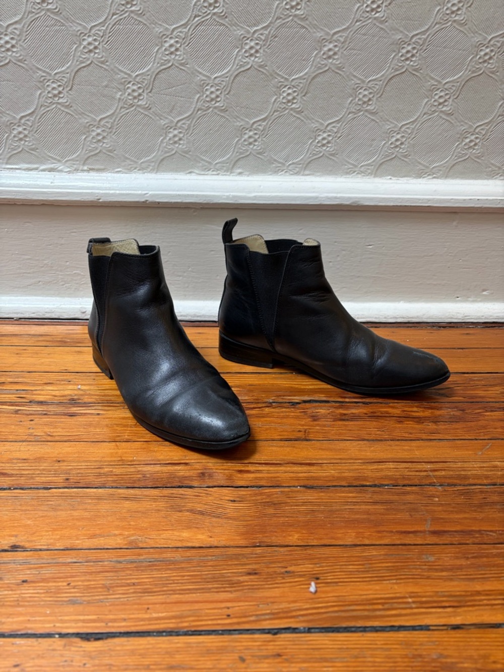 Nisolo black leather ankle boots size 8.5